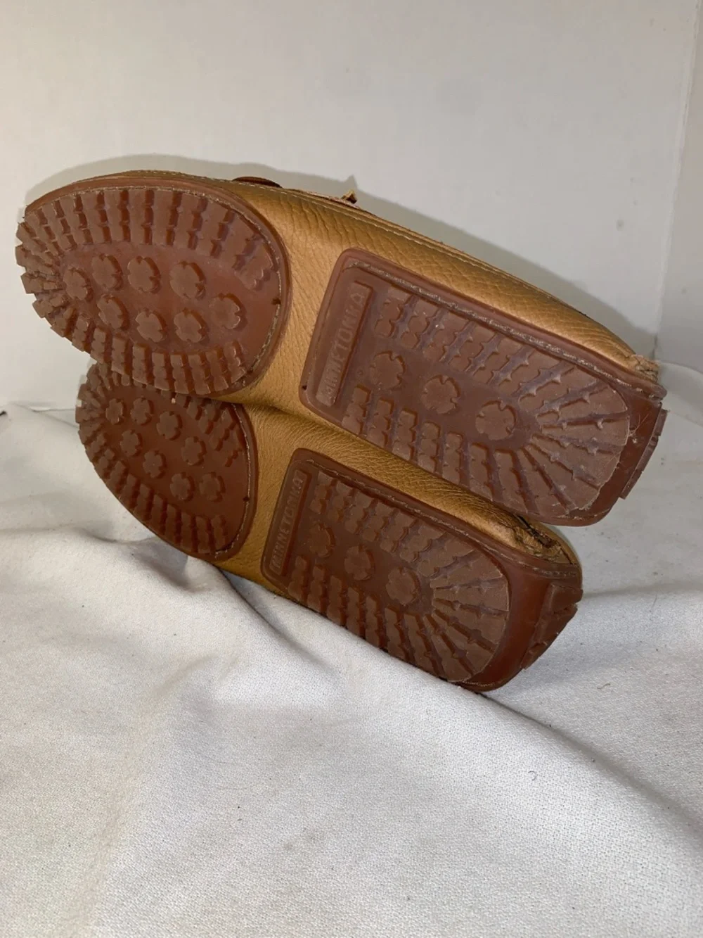 Minnetonka Men’s Tan Leather Moccasin Loafers